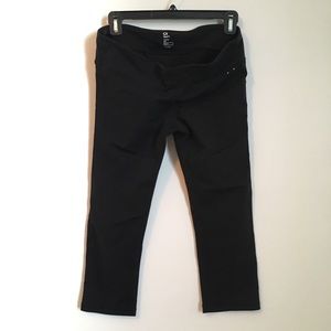 Gap maternity yoga/athletic cropped pants